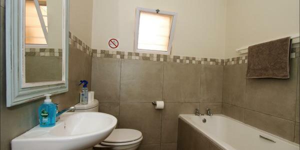 Die Strandhuis Umdloti Luaran gambar