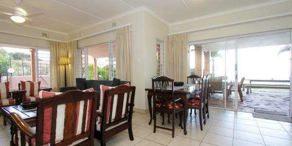 Die Strandhuis Umdloti Luaran gambar